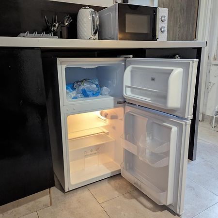 Inner-City Apartments - Basic Amenites Cardiff Ngoại thất bức ảnh