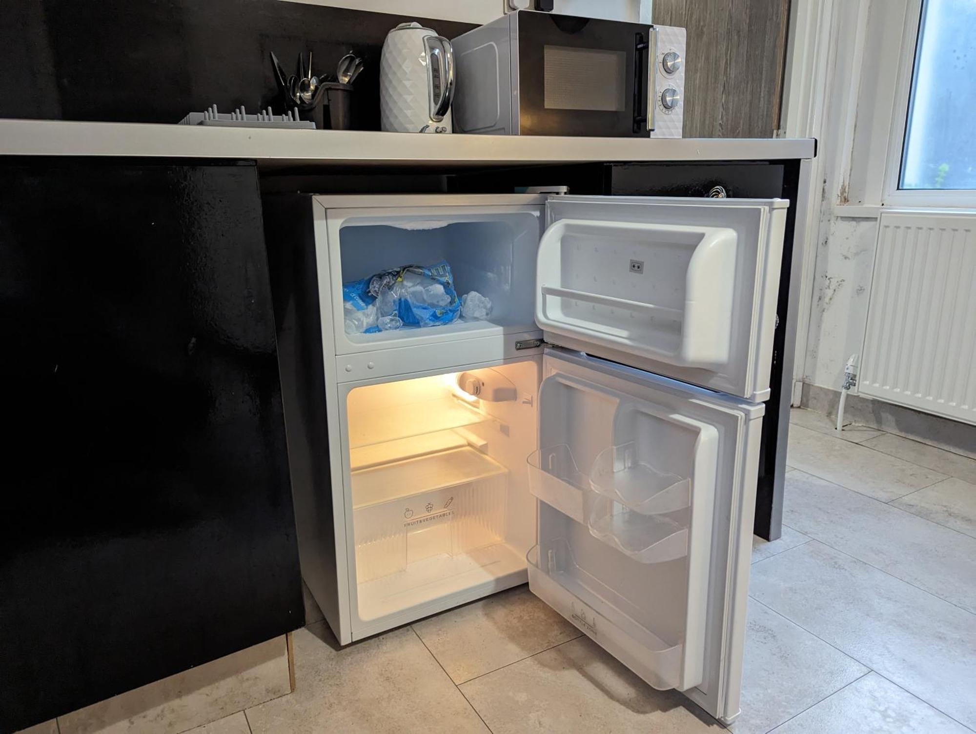 Inner-City Apartments - Basic Amenites Cardiff Ngoại thất bức ảnh