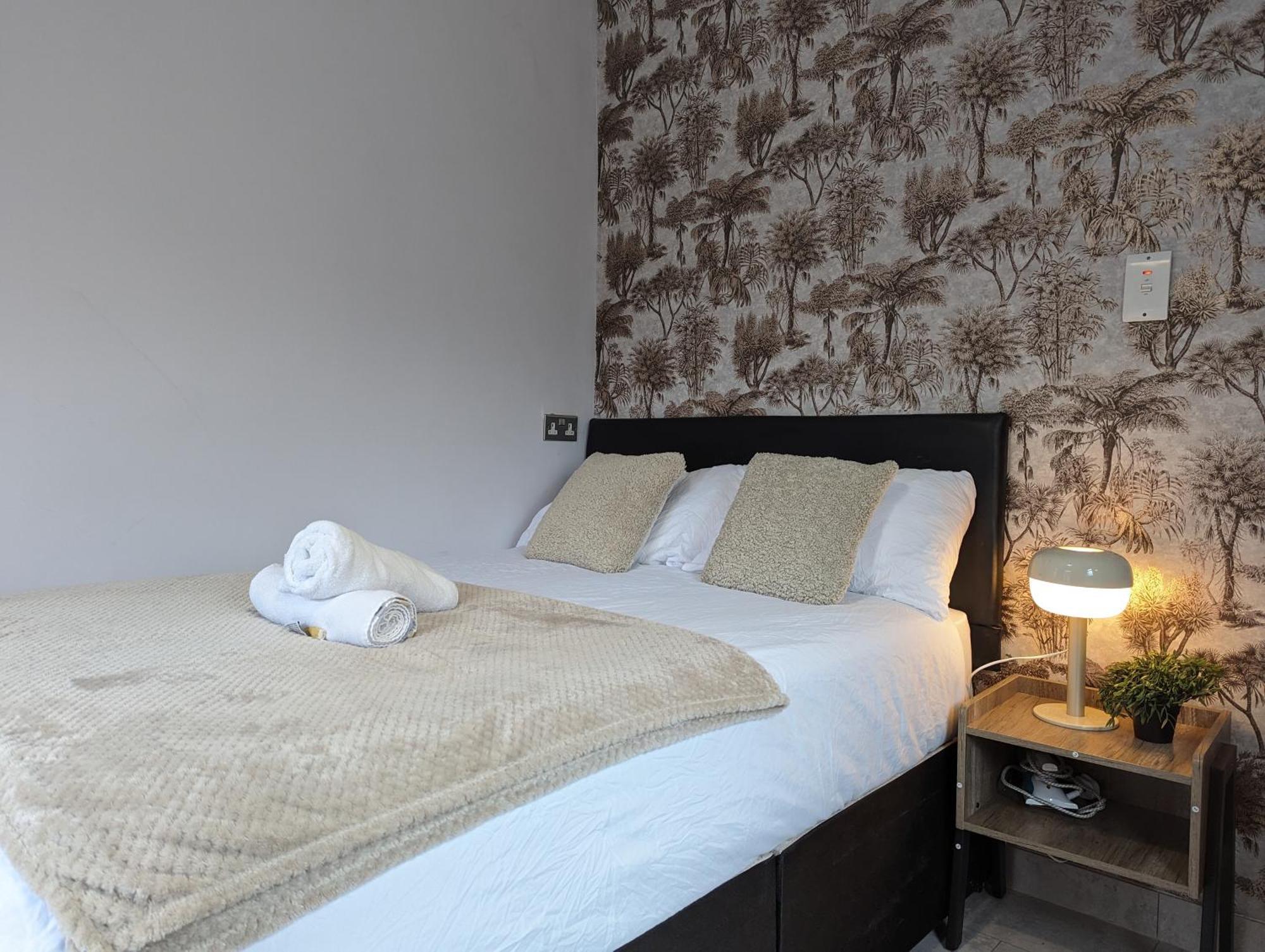 Inner-City Apartments - Basic Amenites Cardiff Ngoại thất bức ảnh