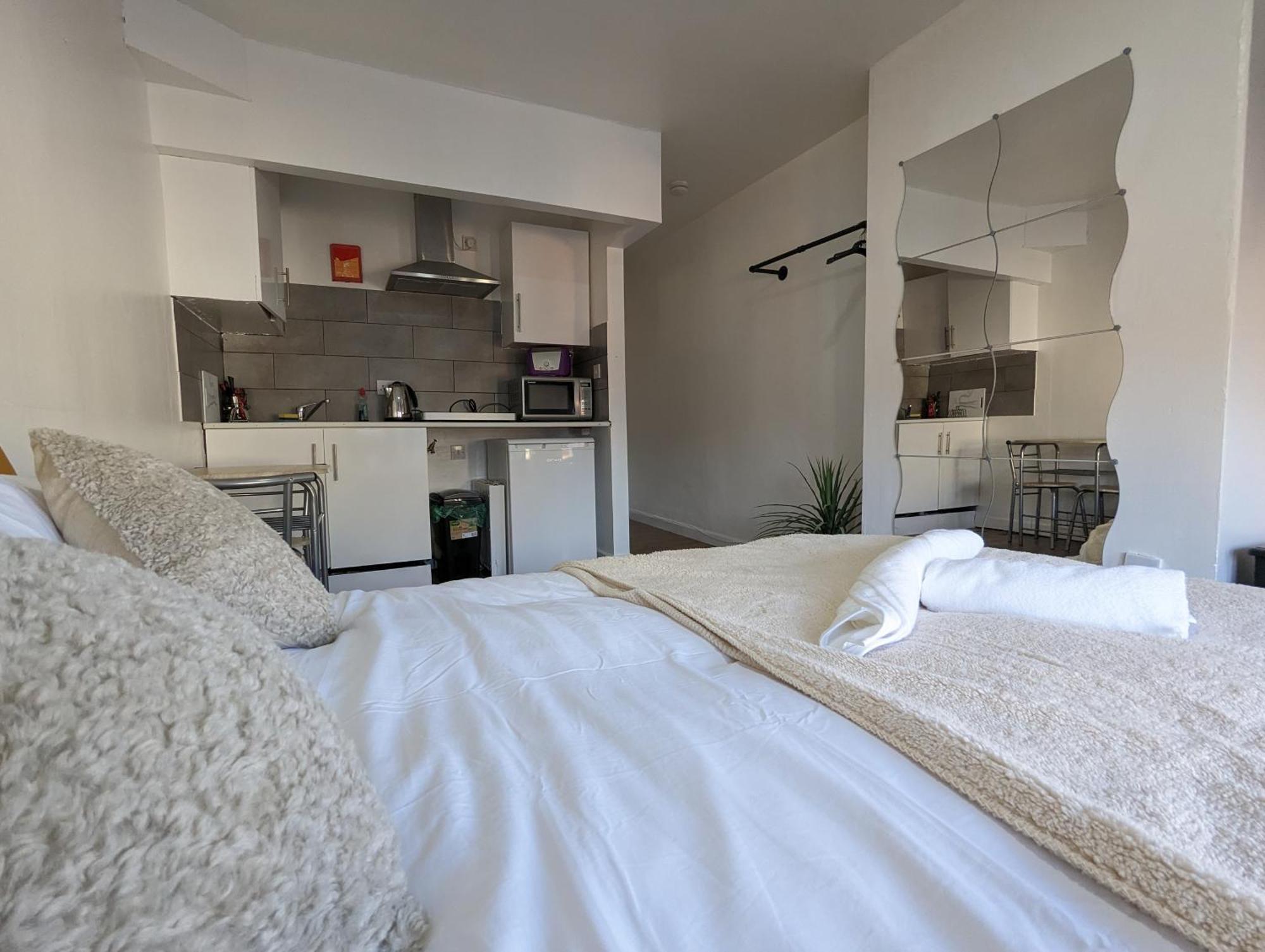 Inner-City Apartments - Basic Amenites Cardiff Ngoại thất bức ảnh