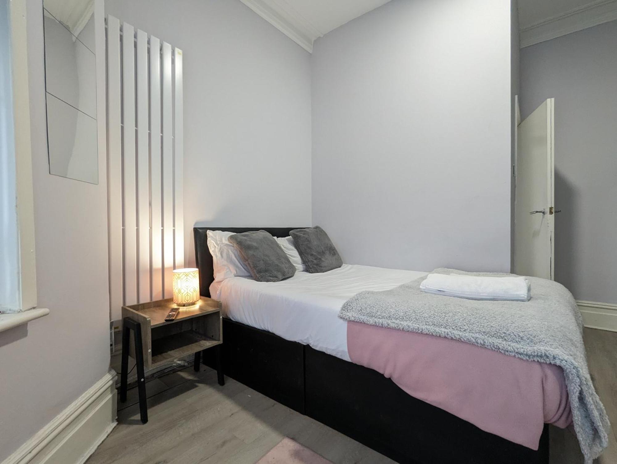 Inner-City Apartments - Basic Amenites Cardiff Ngoại thất bức ảnh