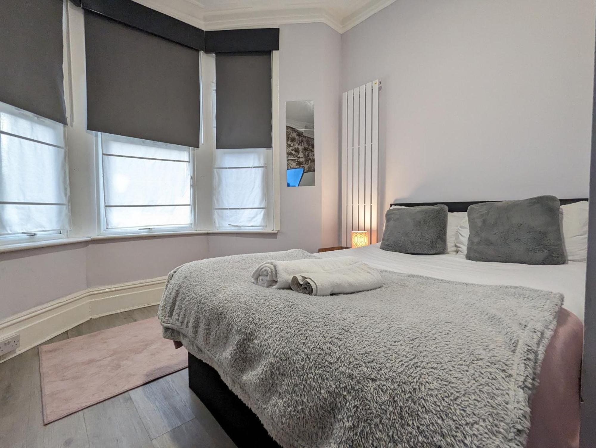 Inner-City Apartments - Basic Amenites Cardiff Ngoại thất bức ảnh