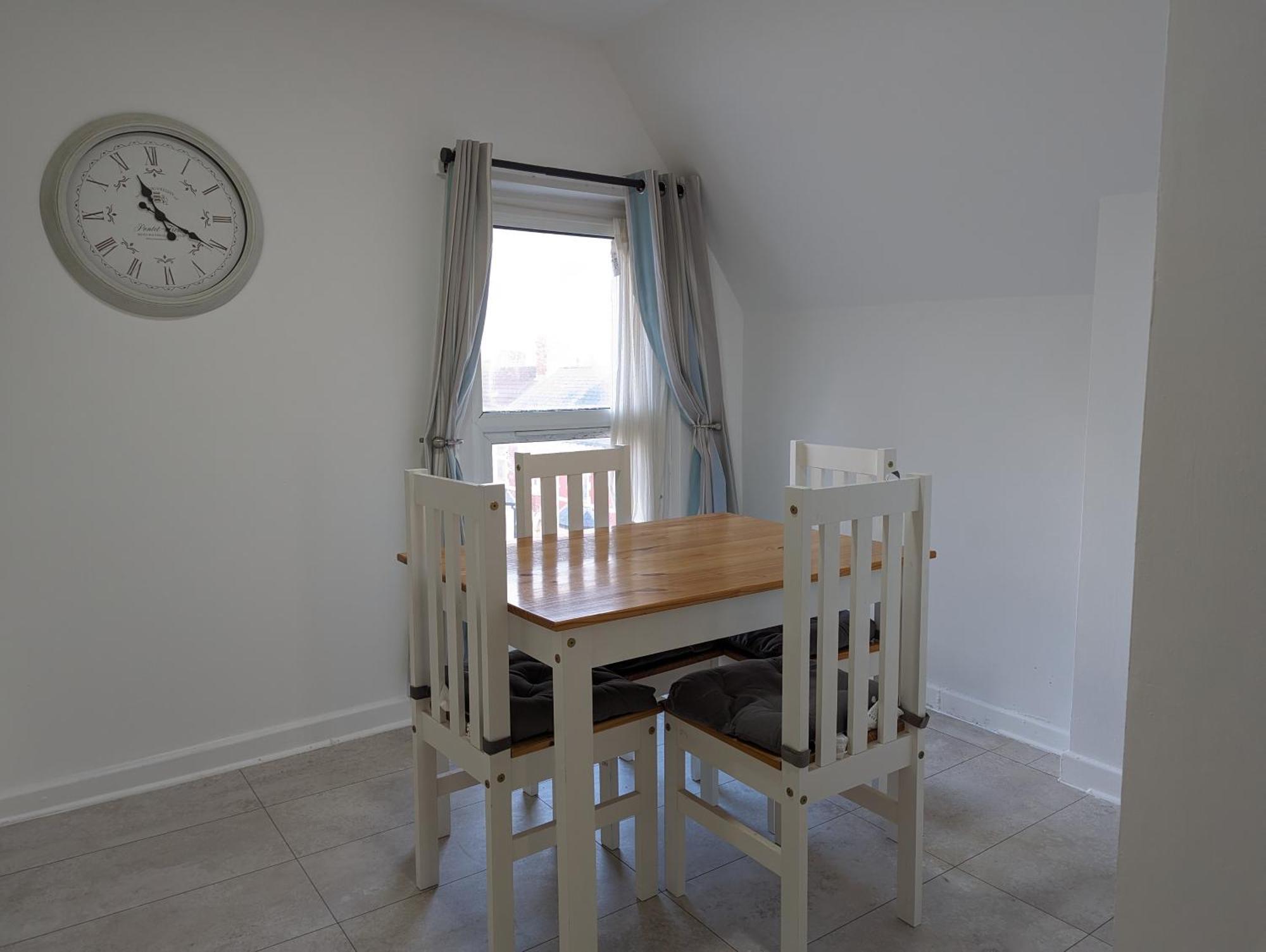 Inner-City Apartments - Basic Amenites Cardiff Ngoại thất bức ảnh
