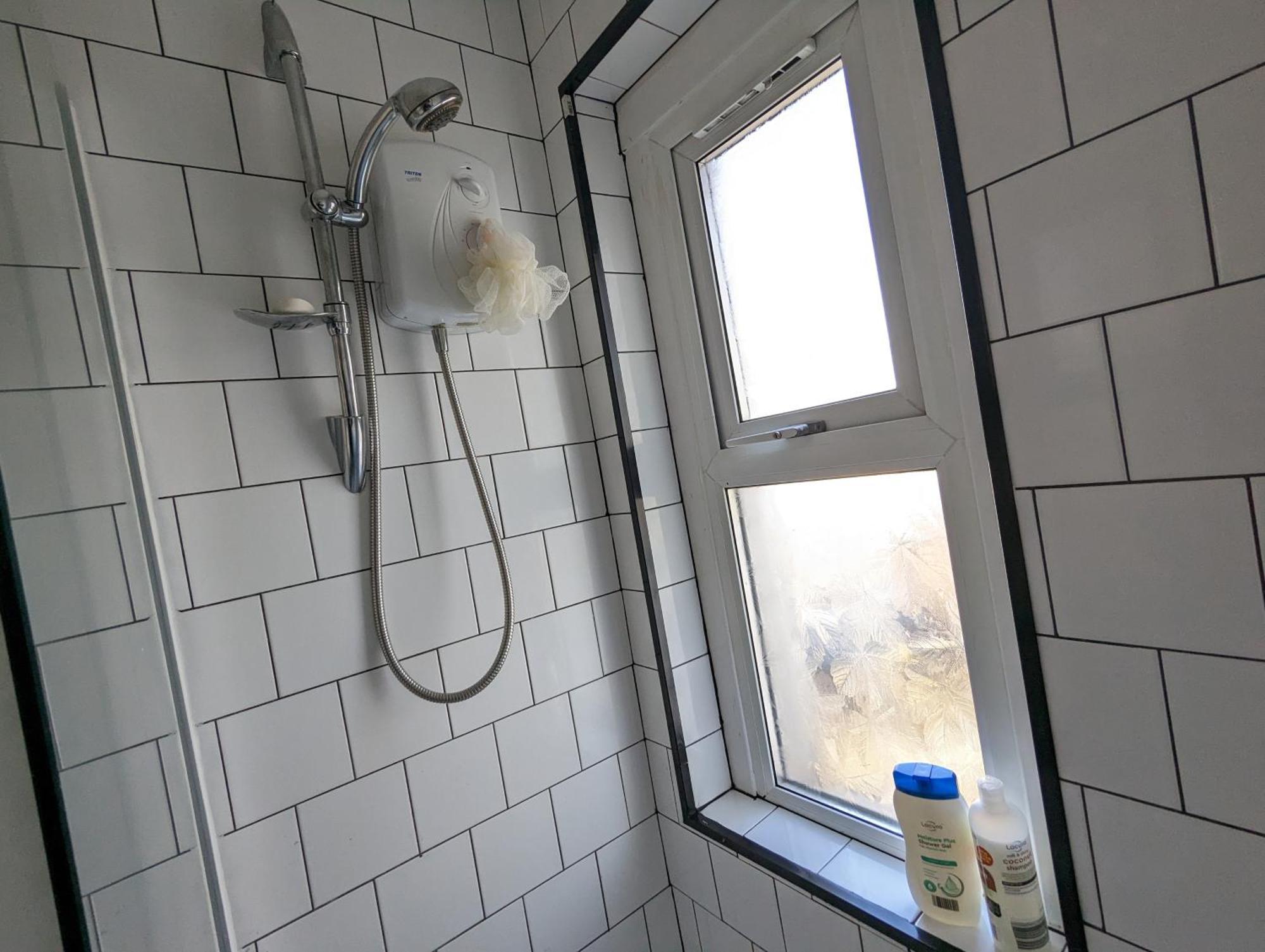 Inner-City Apartments - Basic Amenites Cardiff Ngoại thất bức ảnh