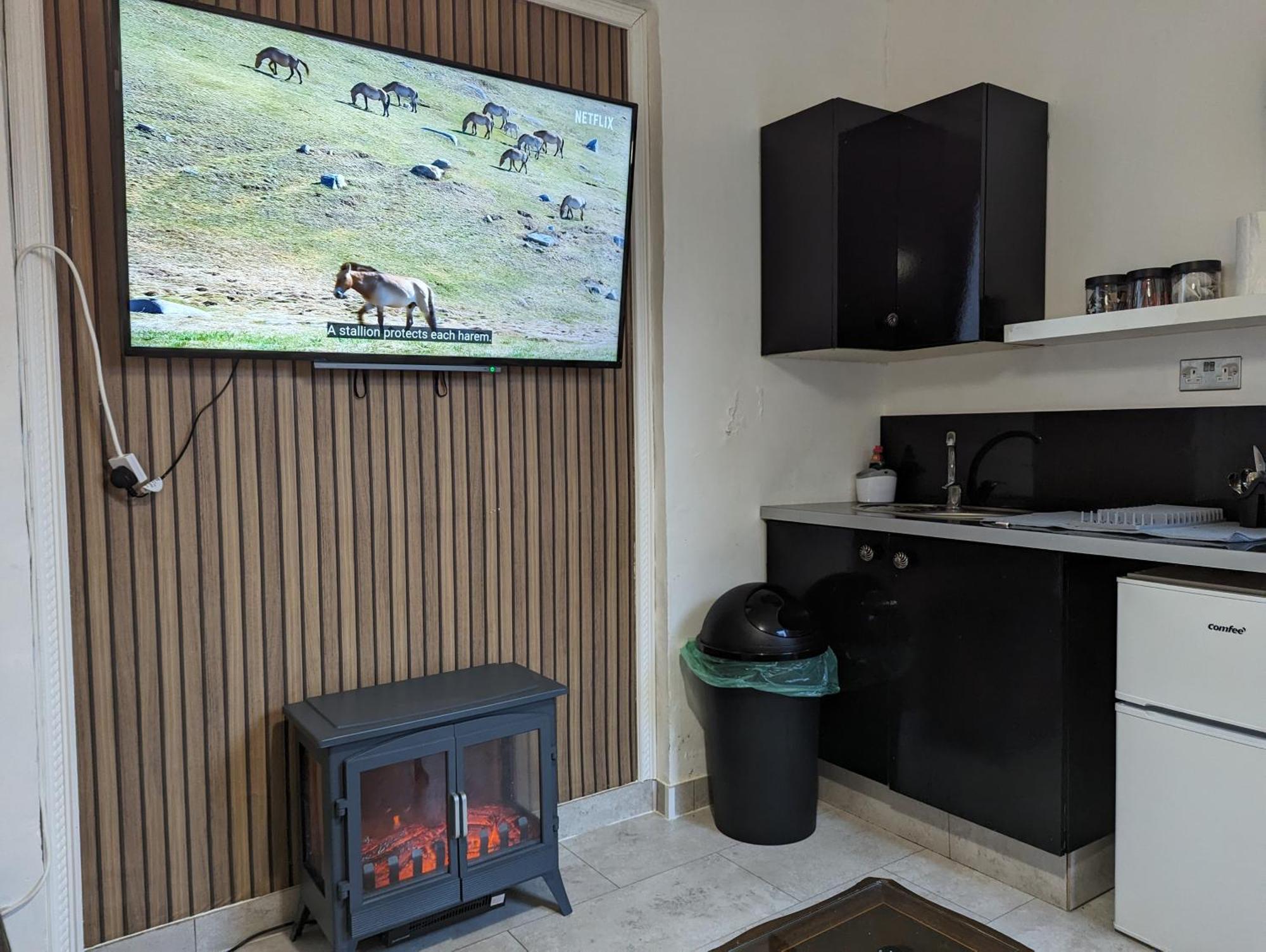 Inner-City Apartments - Basic Amenites Cardiff Ngoại thất bức ảnh