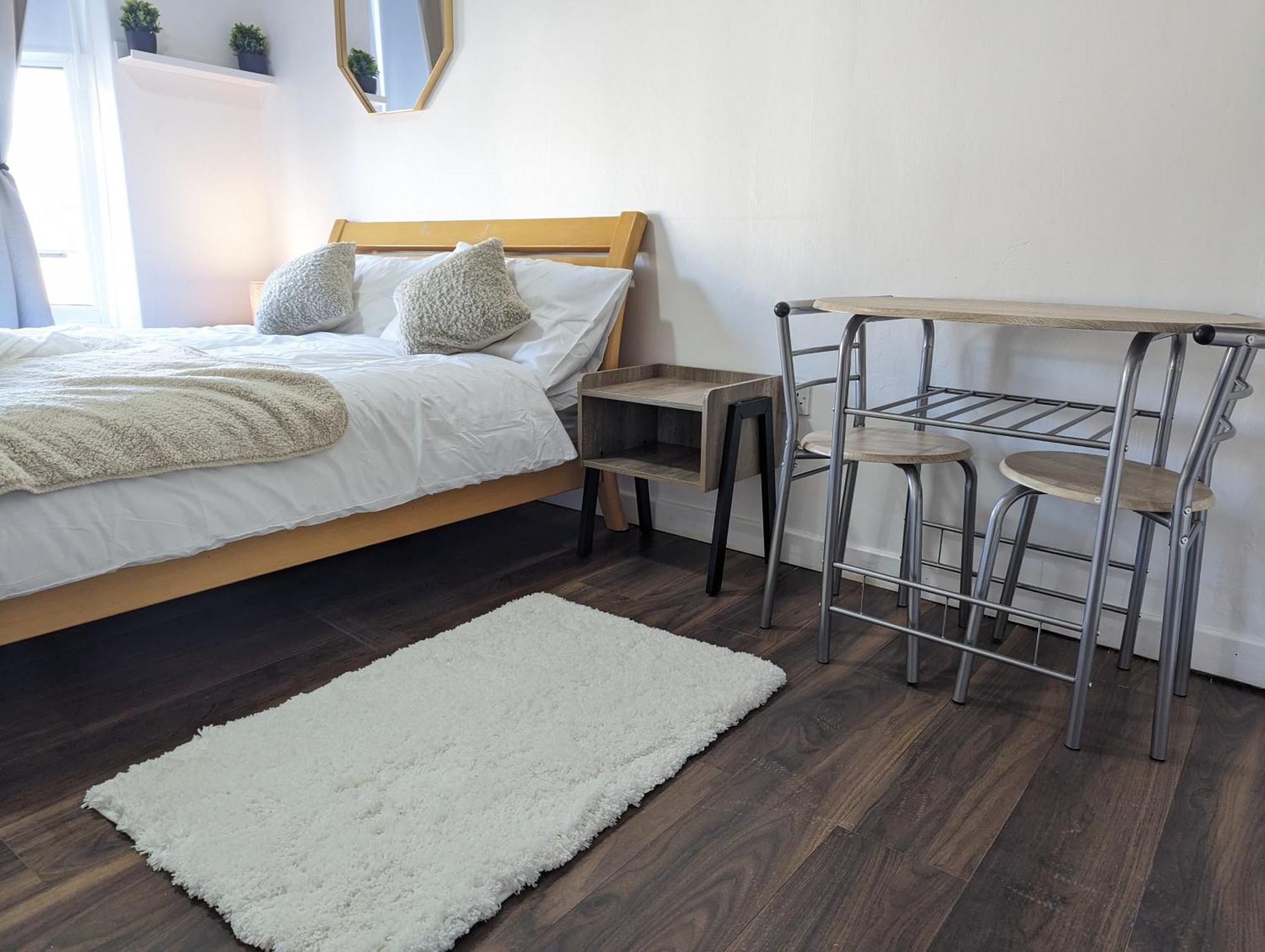 Inner-City Apartments - Basic Amenites Cardiff Ngoại thất bức ảnh