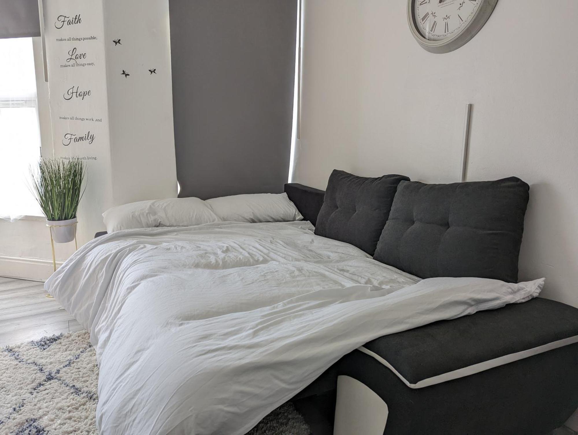 Inner-City Apartments - Basic Amenites Cardiff Ngoại thất bức ảnh