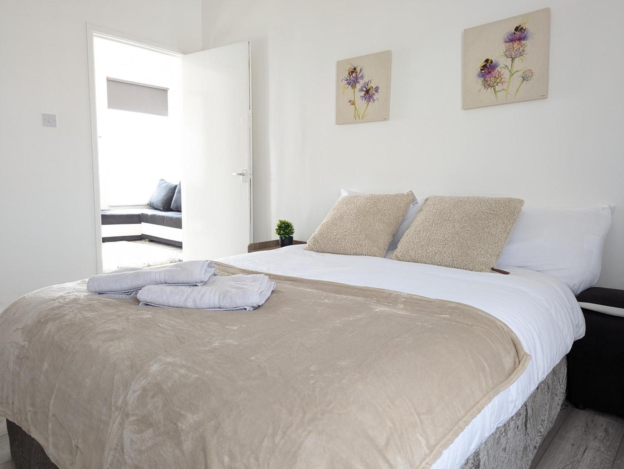 Inner-City Apartments - Basic Amenites Cardiff Ngoại thất bức ảnh