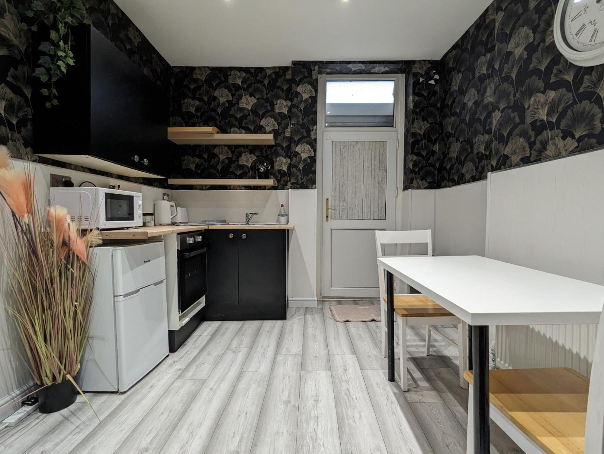 Inner-City Apartments - Basic Amenites Cardiff Ngoại thất bức ảnh