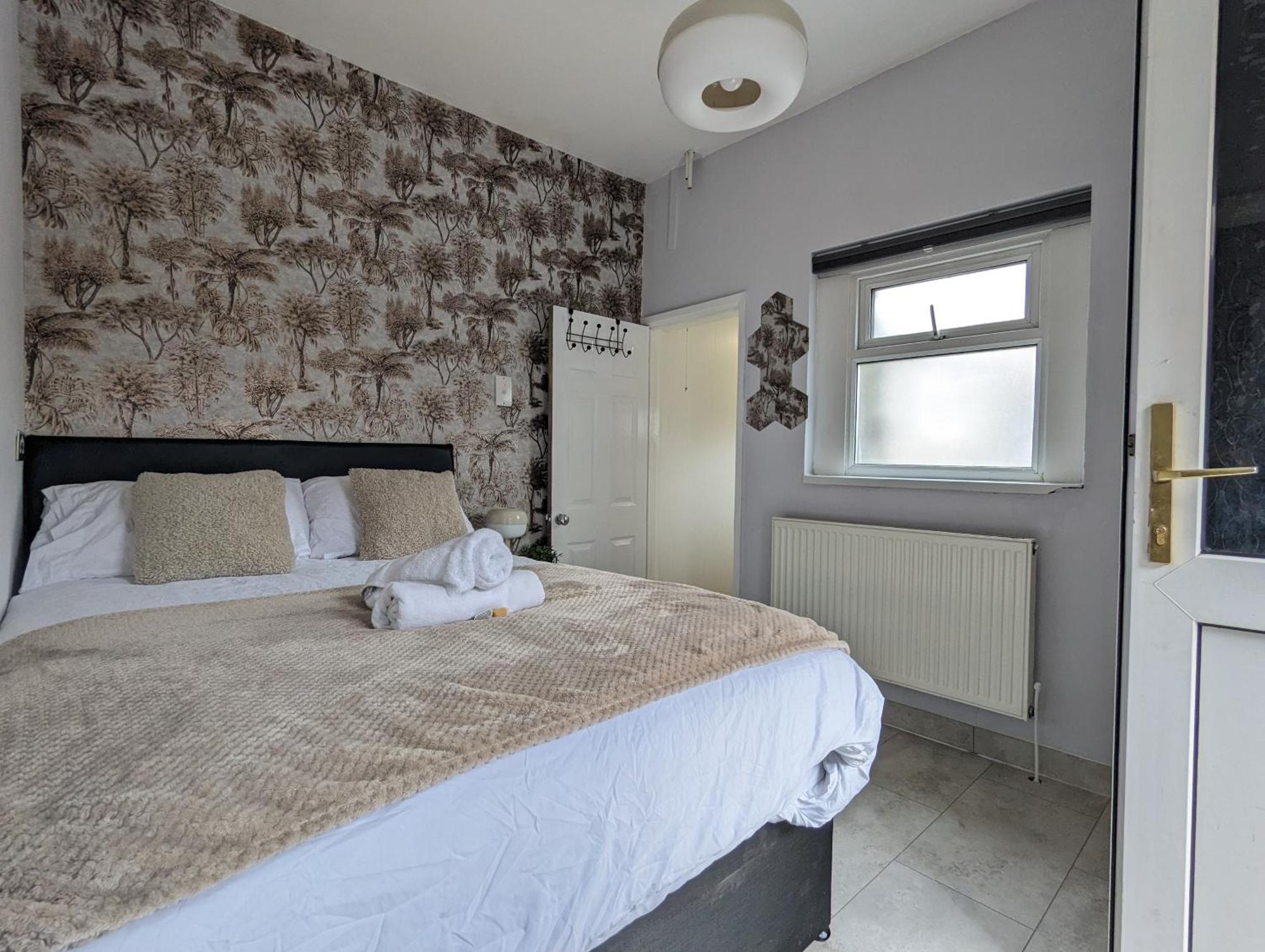 Inner-City Apartments - Basic Amenites Cardiff Ngoại thất bức ảnh