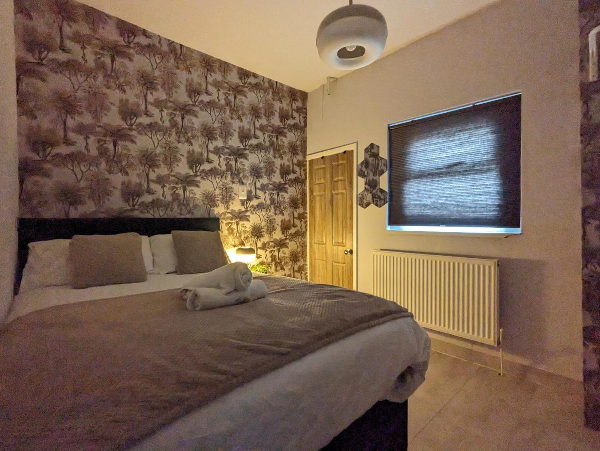 Inner-City Apartments - Basic Amenites Cardiff Ngoại thất bức ảnh