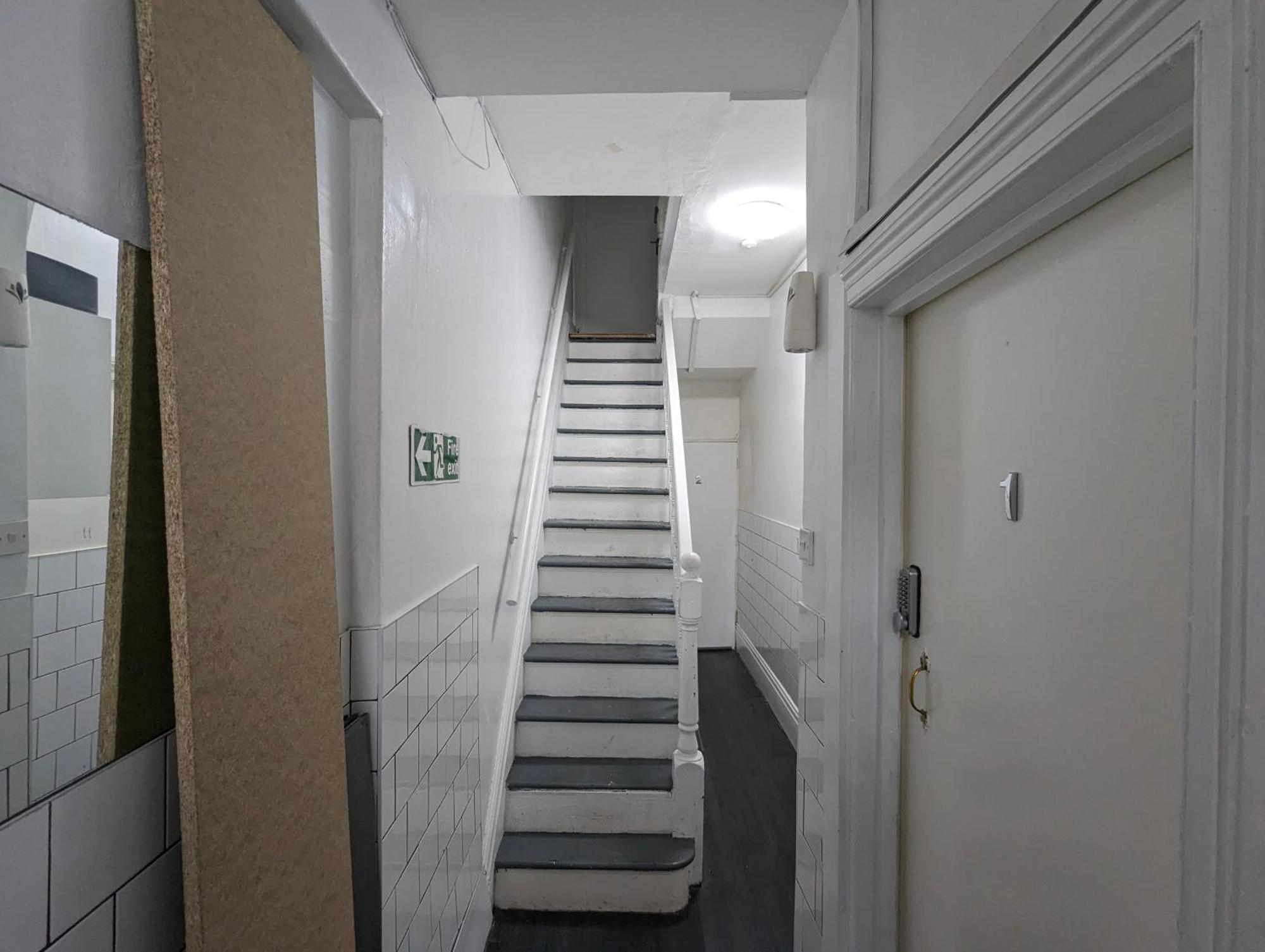 Inner-City Apartments - Basic Amenites Cardiff Ngoại thất bức ảnh