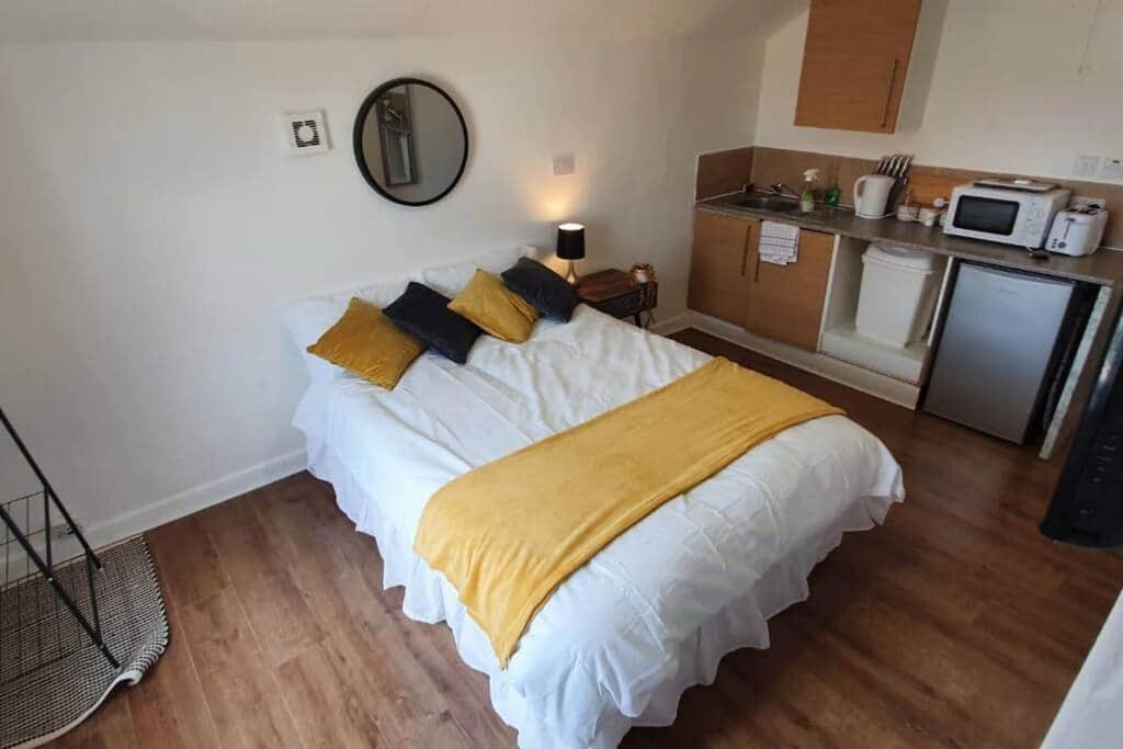 Inner-City Apartments - Basic Amenites Cardiff Ngoại thất bức ảnh